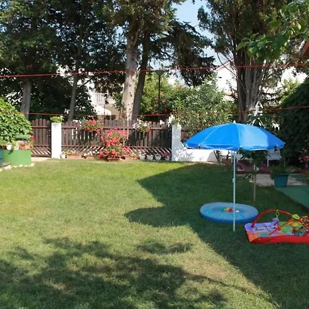 In Sabunike With Terrace, Air Conditioning, Wi-fi, Washing Machine Privlaka (Zadar)