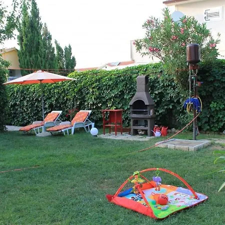アパート In Sabunike With Terrace, Air Conditioning, Wi-fi, Washing Machine