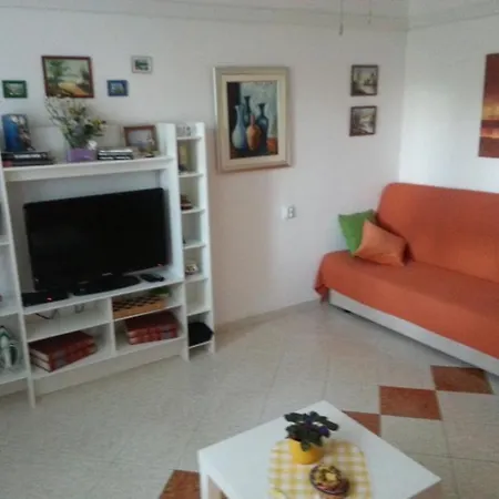 Apartment In Sabunike With Terrace, Air Conditioning, Wi-fi, Washing Machine