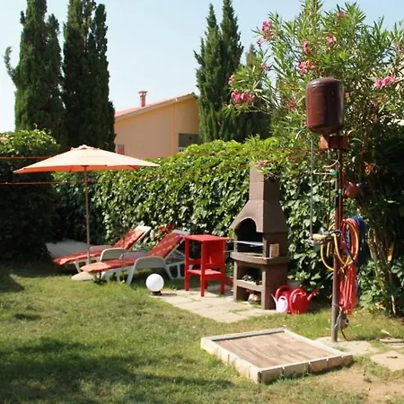 In Sabunike With Terrace, Air Conditioning, Wi-fi, Washing Machine Apartment Privlaka (Zadar)