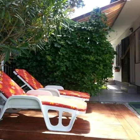 In Sabunike With Terrace, Air Conditioning, Wi-fi, Washing Machine *