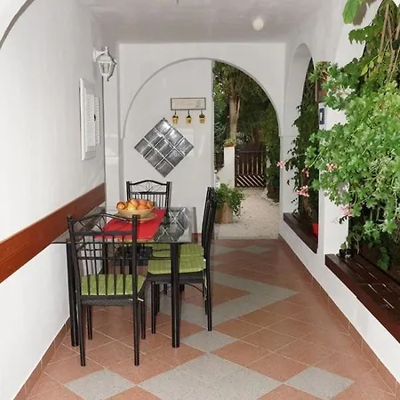 In Sabunike With Terrace, Air Conditioning, Wi-fi, Washing Machine Apartment