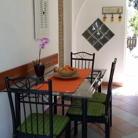 Apartment In Sabunike With Terrace, Air Conditioning, Wi-fi, Washing Machine