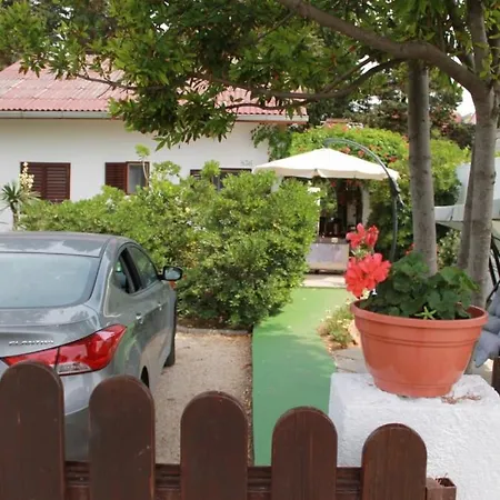 In Sabunike With Terrace, Air Conditioning, Wi-fi, Washing Machine アパート