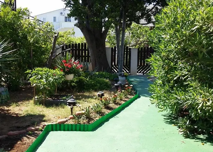 In Sabunike With Terrace, Air Conditioning, Wi-fi, Washing Machine