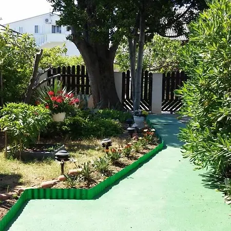 In Sabunike With Terrace, Air Conditioning, Wi-fi, Washing Machine