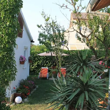 In Sabunike With Terrace, Air Conditioning, Wi-fi, Washing Machine *