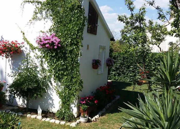 公寓 In Sabunike With Terrace, Air Conditioning, Wi-fi, Washing Machine *