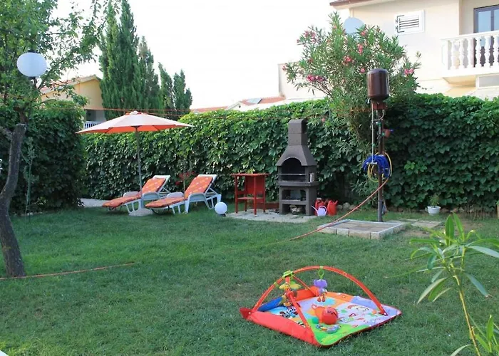 דירה In Sabunike With Terrace, Air Conditioning, Wi-fi, Washing Machine