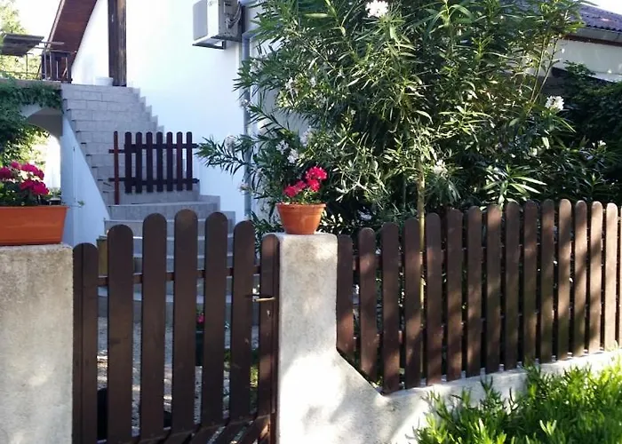 In Sabunike With Terrace, Air Conditioning, Wi-fi, Washing Machine *