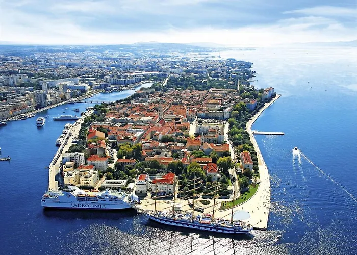 公寓 In Sabunike With Terrace, Air Conditioning, Wi-fi, Washing Machine