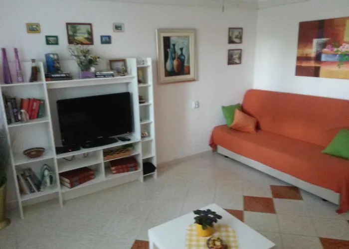 公寓 In Sabunike With Terrace, Air Conditioning, Wi-fi, Washing Machine