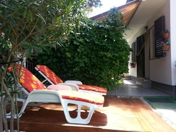 In Sabunike With Terrace, Air Conditioning, Wi-fi, Washing Machine *