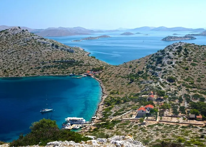 公寓 In Sabunike With Terrace, Air Conditioning, Wi-fi, Washing Machine