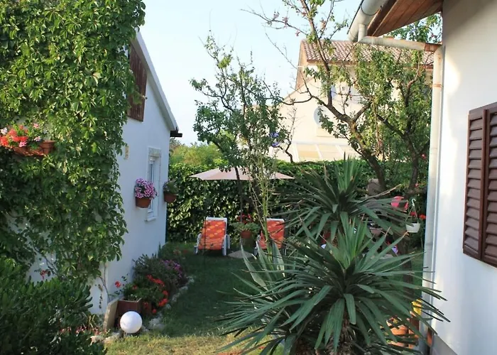 In Sabunike With Terrace, Air Conditioning, Wi-fi, Washing Machine *